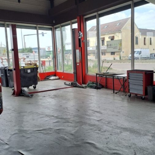  ESPLANADE IMMOBILIER/ PROGEDIM : Local / Bureau | PONTAULT-COMBAULT (77340) | 300 m2 | 5 000 € 