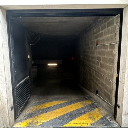  PROGEDIM / ESPLANADE IMMOBILIER : Garage / Parking | PARIS (75015) | 12 m2 | 120 &euro; 