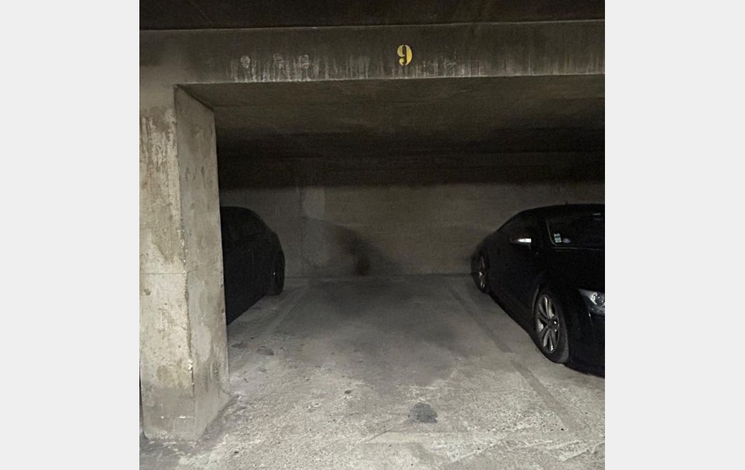 PROGEDIM / ESPLANADE IMMOBILIER : Garage / Parking | PARIS (75015) | 12 m2 | 120 &euro; 
