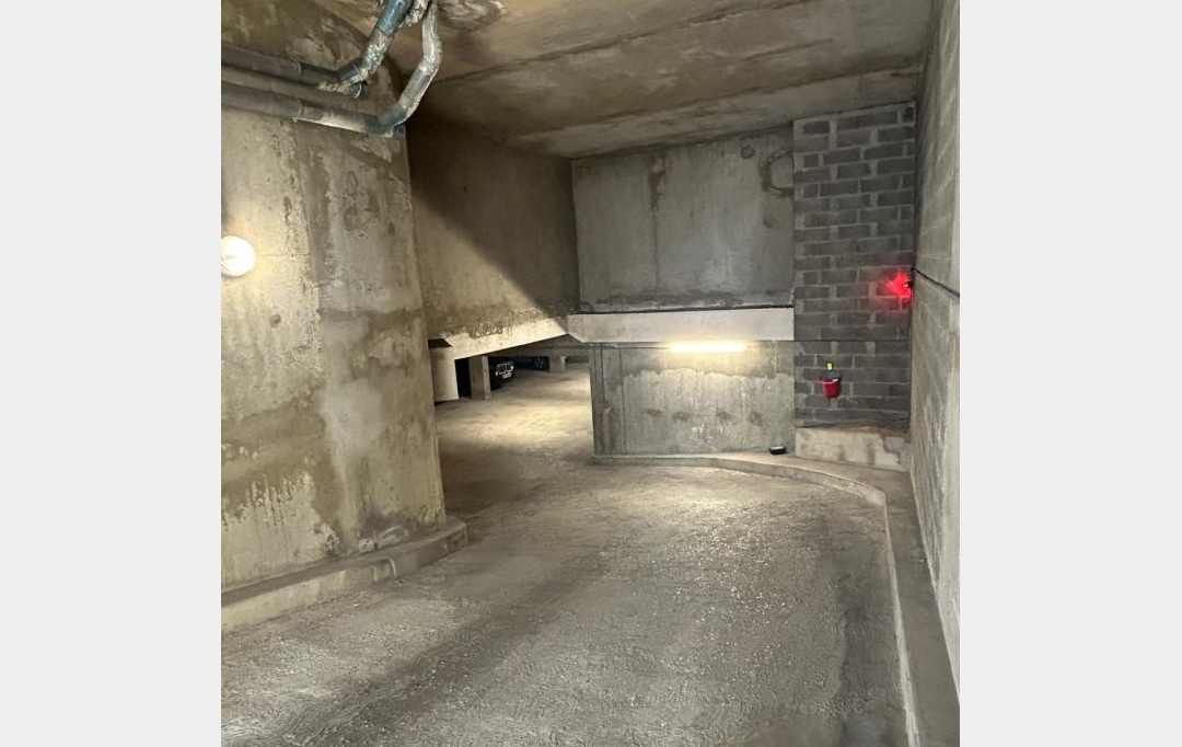 PROGEDIM / ESPLANADE IMMOBILIER : Garage / Parking | PARIS (75015) | 12 m2 | 120 &euro; 