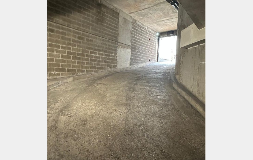 PROGEDIM / ESPLANADE IMMOBILIER : Garage / Parking | PARIS (75015) | 12 m2 | 120 &euro; 
